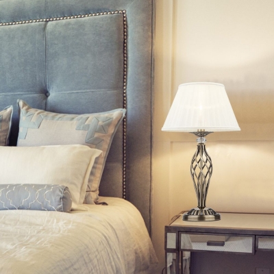 Настольная лампа Eurosvet Selesta 01002/1 белый с золотом Настольная лампа Eurosvet Selesta 01002/1 белый с золотом