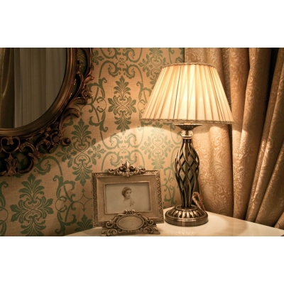 Настольная лампа Maytoni Grace RC247-TL-01-R